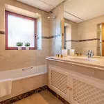 Nyaraló Vacation I La Alzambra Peaceful Hideaway With Sea Views, Close To Puerto Banus, Large Communal Pool, Luxury Renovated Interiors, Sun-drenched Terrace