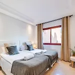 Vacation I La Alzambra Peaceful Hideaway With Sea Views, Close To Puerto Banus, Large Communal Pool, Luxury Renovated Interiors, Sun-drenched Terrace * Marbella