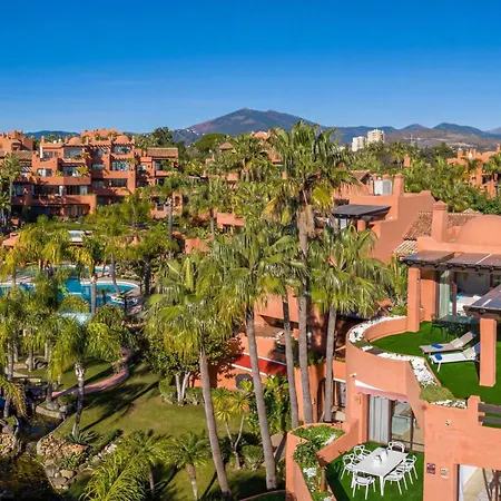 Vacation I La Alzambra Peaceful Hideaway With Sea Views, Close To Puerto Banus, Large Communal Pool, Luxury Renovated Interiors, Sun-drenched Terrace Nyaraló