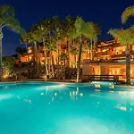 Holiday home Vacation I La Alzambra Peaceful Hideaway With Sea Views, Close To Puerto Banus, Large Communal Pool, Luxury Renovated Interiors, Sun-drenched Terrace *