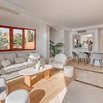 Vacation I La Alzambra Peaceful Hideaway With Sea Views, Close To Puerto Banus, Large Communal Pool, Luxury Renovated Interiors, Sun-drenched Terrace Сasa de vacaciones