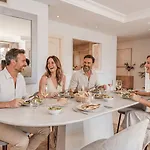 Vacation I La Alzambra Peaceful Hideaway With Sea Views, Close To Puerto Banus, Large Communal Pool, Luxury Renovated Interiors, Sun-drenched Terrace Сasa de vacaciones Marbella