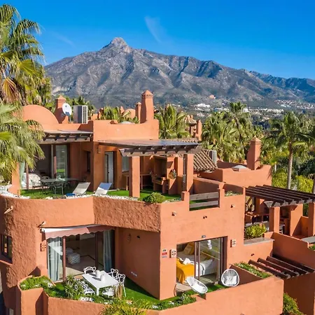Дом отдыха Vacation I La Alzambra Peaceful Hideaway With Sea Views, Close To Puerto Banus, Large Communal Pool, Luxury Renovated Interiors, Sun-drenched Terrace *