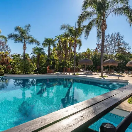 Дом отдыха Vacation I La Alzambra Peaceful Hideaway With Sea Views, Close To Puerto Banus, Large Communal Pool, Luxury Renovated Interiors, Sun-drenched Terrace *