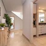 Vacation I La Alzambra Peaceful Hideaway With Sea Views, Close To Puerto Banus, Large Communal Pool, Luxury Renovated Interiors, Sun-drenched Terrace Semesterbostad Marbella