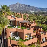 Vacation I La Alzambra Peaceful Hideaway With Sea Views, Close To Puerto Banus, Large Communal Pool, Luxury Renovated Interiors, Sun-drenched Terrace Semesterbostad *