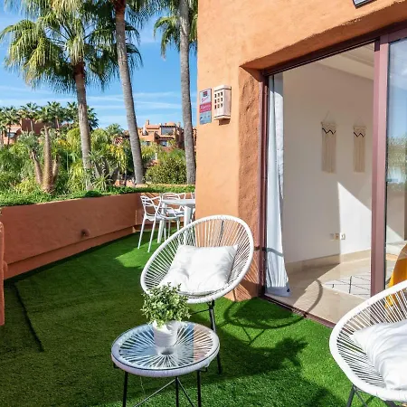 Casa de Férias Vacation I La Alzambra Peaceful Hideaway With Sea Views, Close To Puerto Banus, Large Communal Pool, Luxury Renovated Interiors, Sun-drenched Terrace Marbella