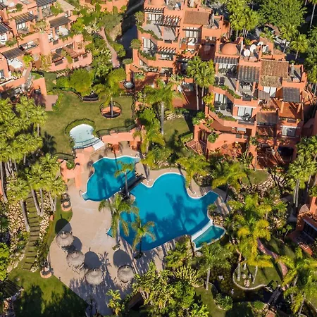 Vacation I La Alzambra Peaceful Hideaway With Sea Views, Close To Puerto Banus, Large Communal Pool, Luxury Renovated Interiors, Sun-drenched Terrace Ferienhaus Marbella