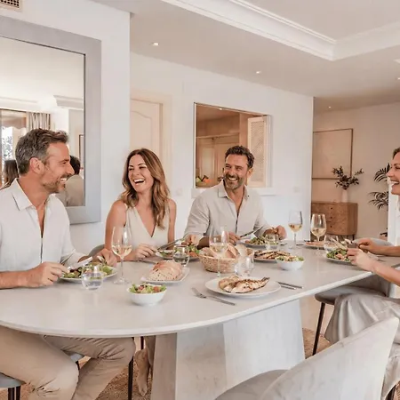 Vacation I La Alzambra Peaceful Hideaway With Sea Views, Close To Puerto Banus, Large Communal Pool, Luxury Renovated Interiors, Sun-drenched Terrace Ferienhaus Marbella